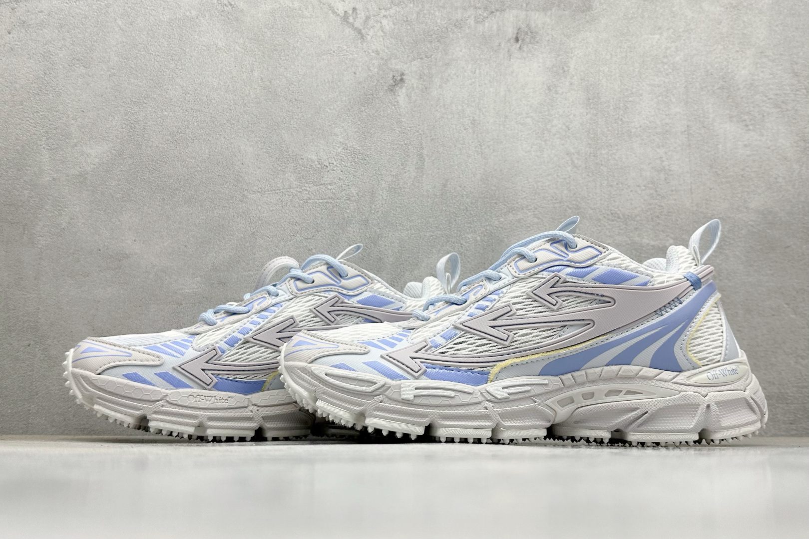 380 S版 2024年OW最新款跑鞋