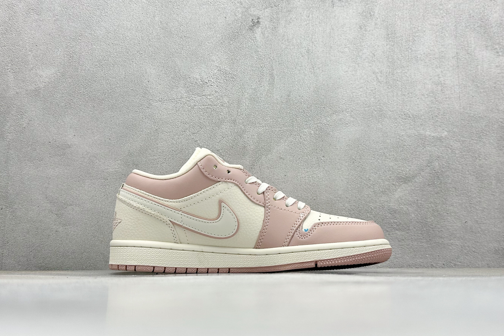 XC版Air Jordan 1 Retro Low x LABUB 粉白 QG2025-005