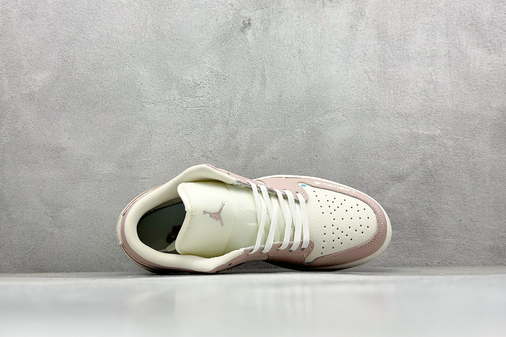 XC版Air Jordan 1 Retro Low x LABUB 粉白 QG2025-005