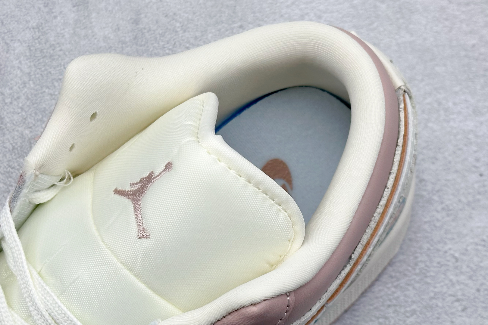 XC版Air Jordan 1 Retro Low x LABUB 粉白 QG2025-005