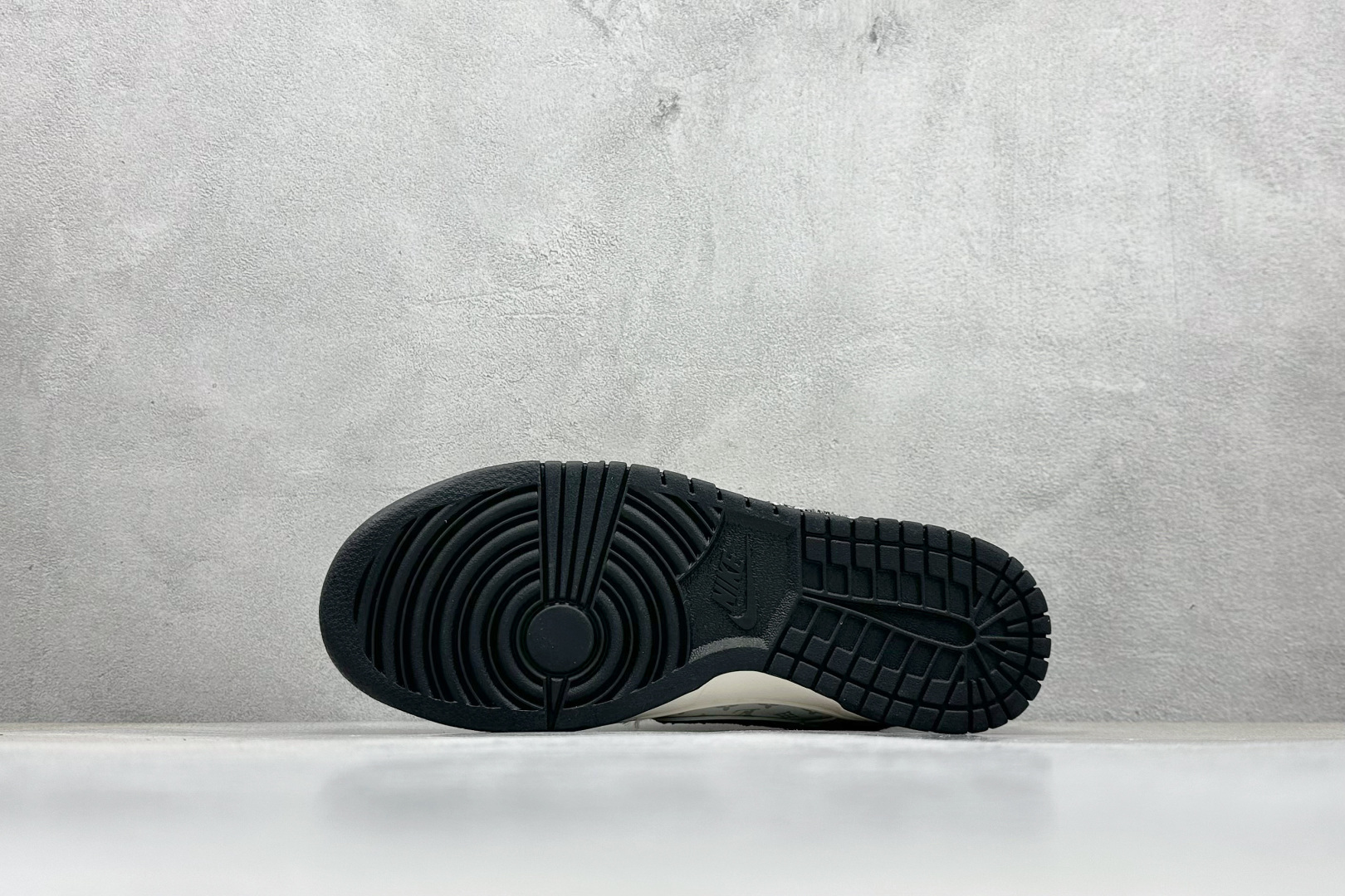 XC版Nike SB Dunk Low LV联名 黑花抽绳 周年高端定制 低帮休闲板鞋 YX5066-385