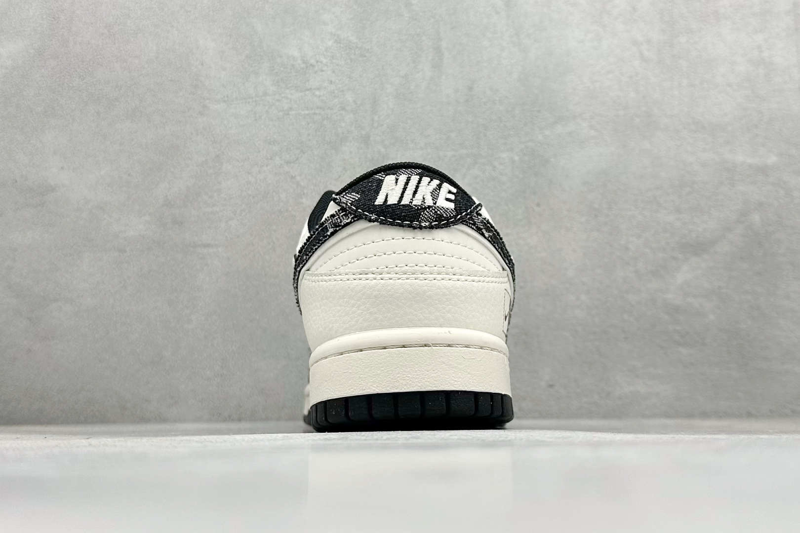 XC版Nike SB Dunk Low LV联名 黑花抽绳 周年高端定制 低帮休闲板鞋 YX5066-385