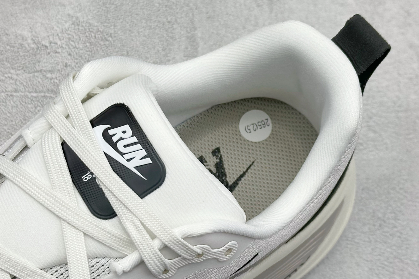 RS版 NK Zoom VOMERO 18 轻量跑鞋 耐克网透面气 训跑练步鞋 IB5726-100