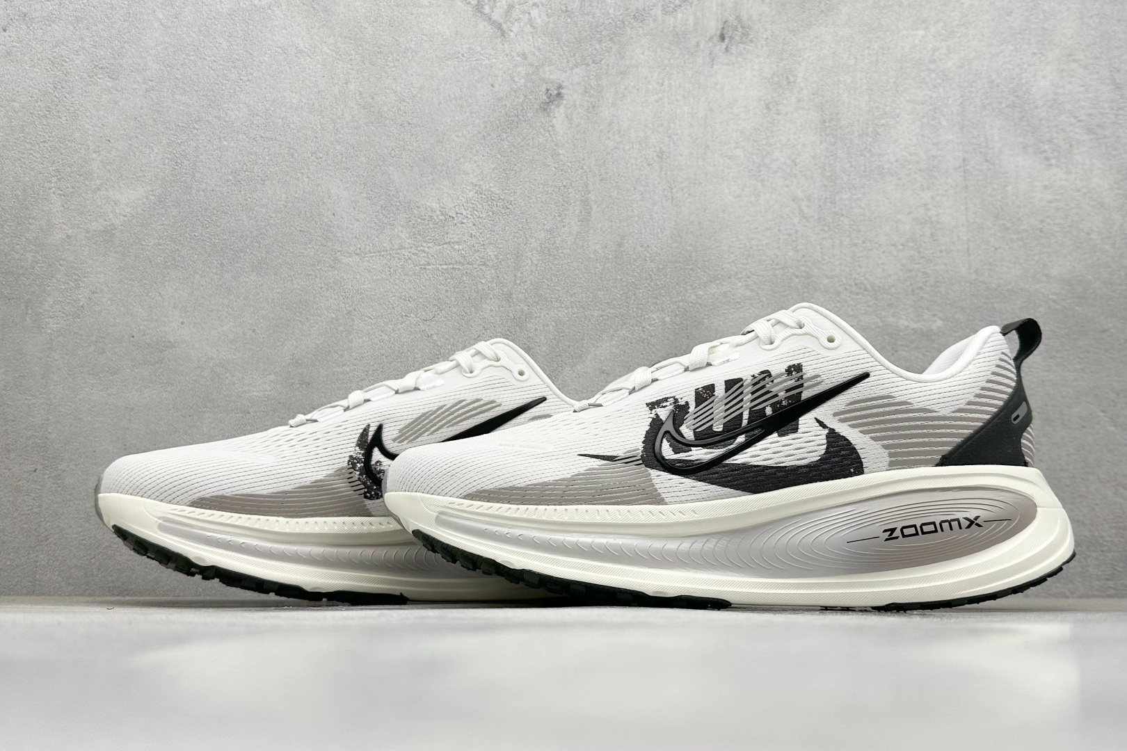 RS版 NK Zoom VOMERO 18 轻量跑鞋 耐克网透面气 训跑练步鞋 IB5726-100