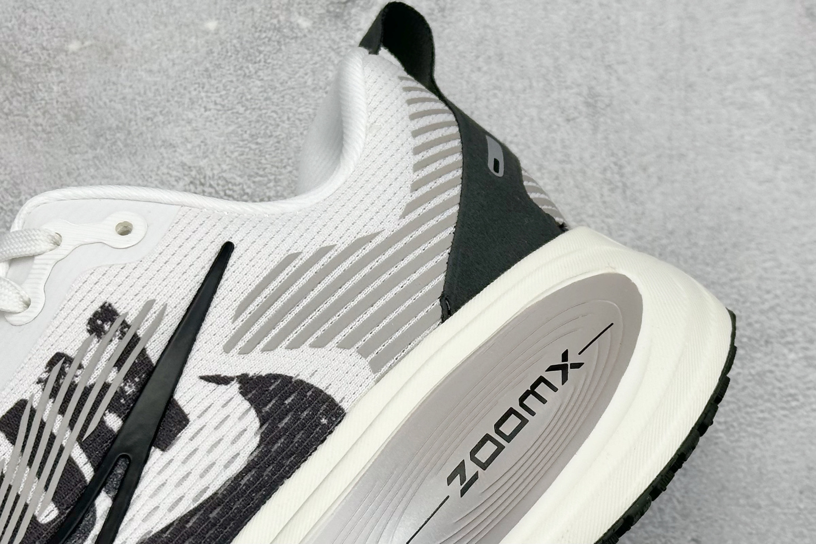 RS版 NK Zoom VOMERO 18 轻量跑鞋 耐克网透面气 训跑练步鞋 IB5726-100