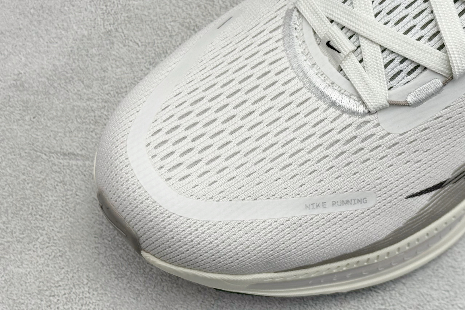 RS版 NK Zoom VOMERO 18 轻量跑鞋 耐克网透面气 训跑练步鞋 IB5726-100