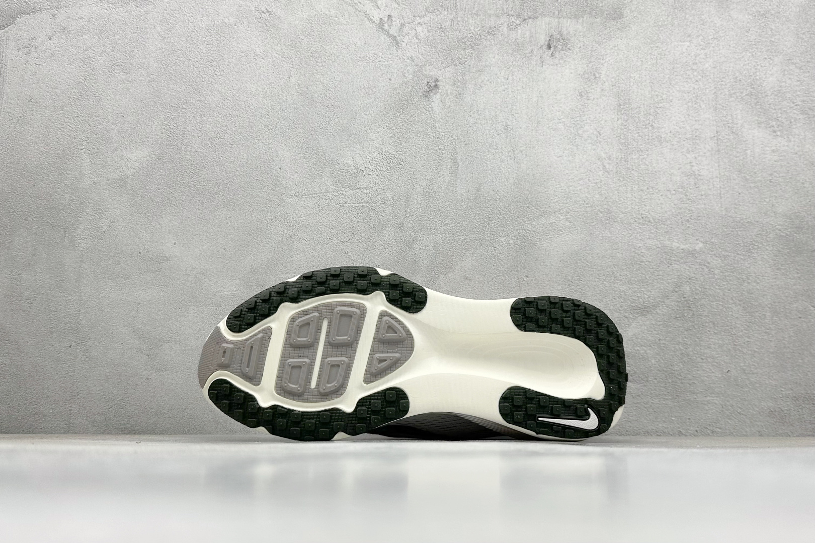 RS版 NK Zoom VOMERO 18 轻量跑鞋 耐克网透面气 训跑练步鞋 IB5726-100