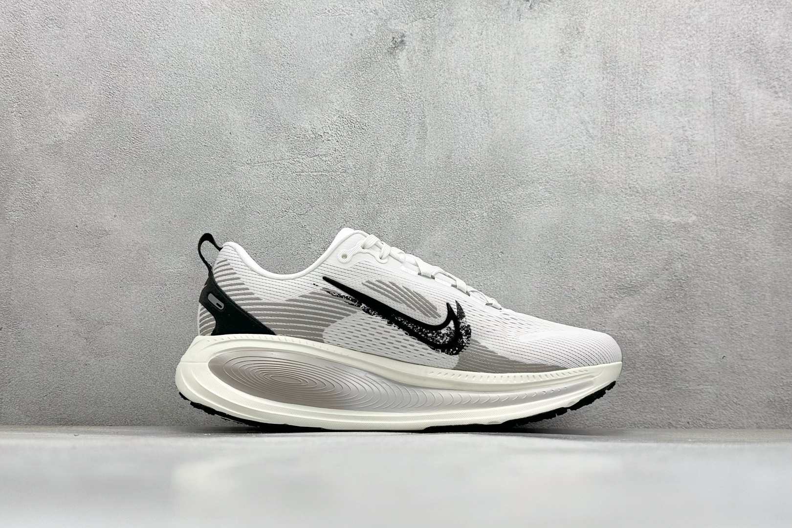 RS版 NK Zoom VOMERO 18 轻量跑鞋 耐克网透面气 训跑练步鞋 IB5726-100