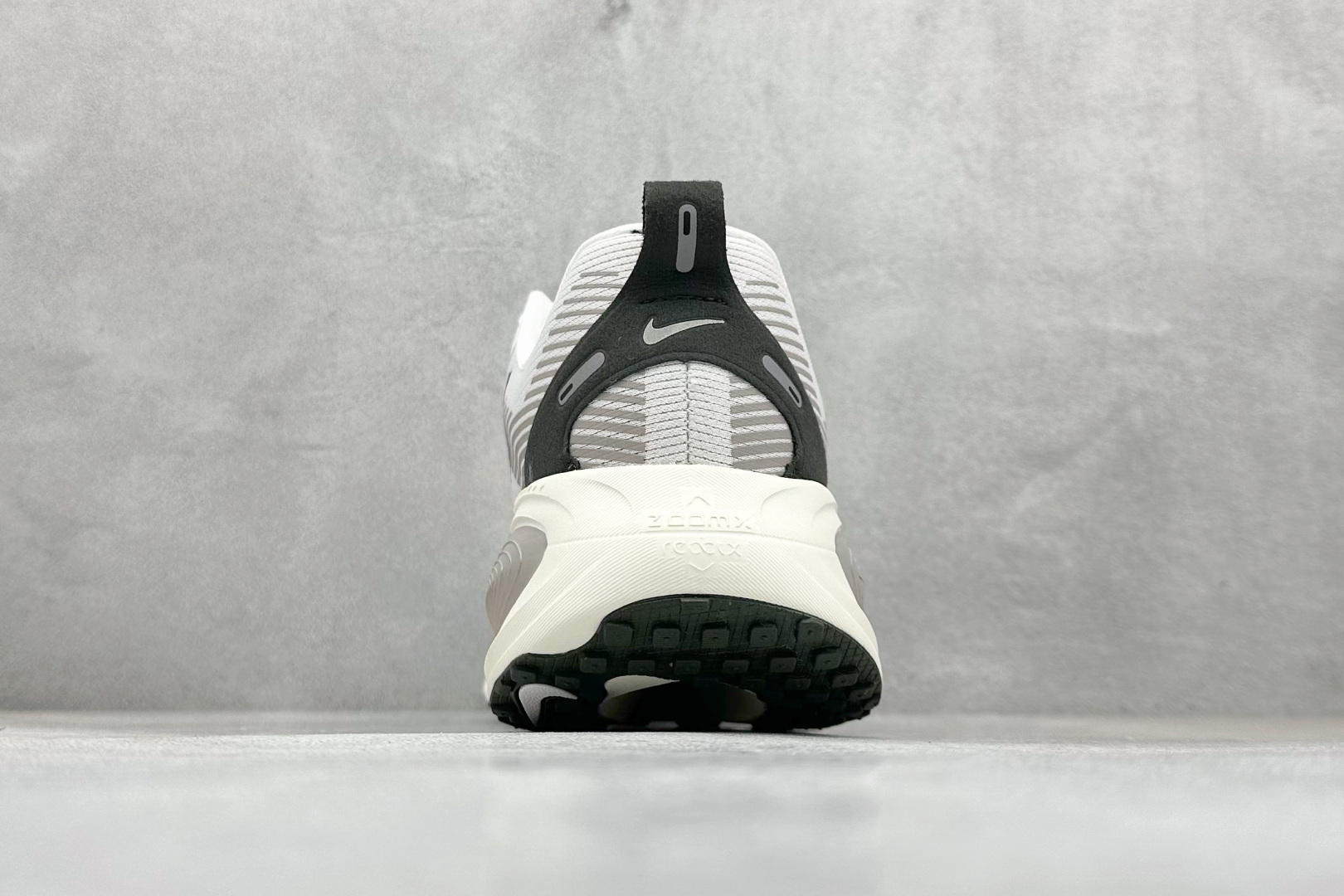 RS版 NK Zoom VOMERO 18 轻量跑鞋 耐克网透面气 训跑练步鞋 IB5726-100