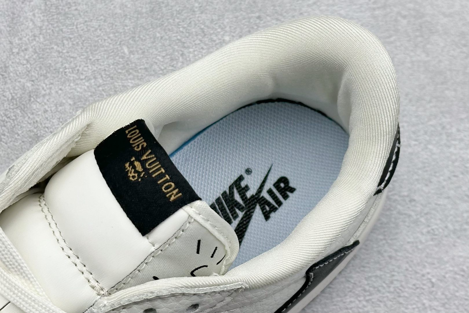 Travis Scott x Fragment Design x Air Jordan 1 Low SP AJ1 乔1 LV联名 米黑金标 低帮文化休闲板鞋 JW1188-144