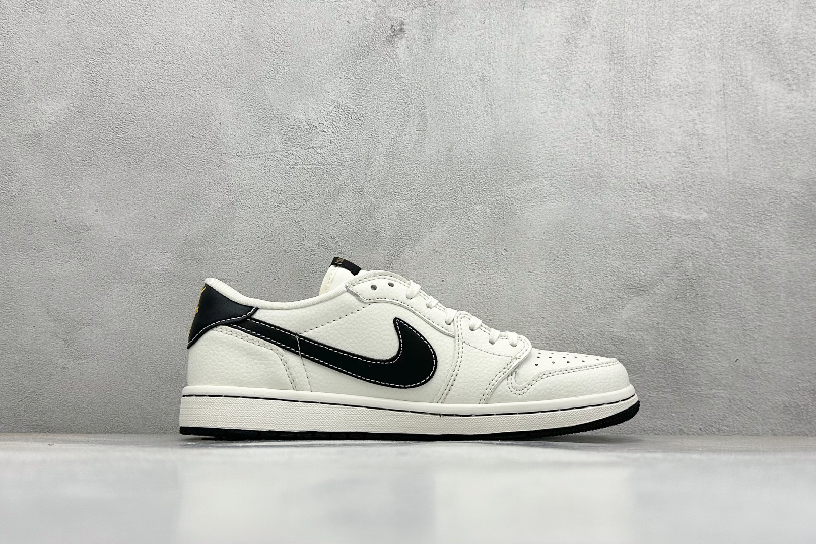 Travis Scott x Fragment Design x Air Jordan 1 Low SP AJ1 乔1 LV联名 米黑金标 低帮文化休闲板鞋 JW1188-144