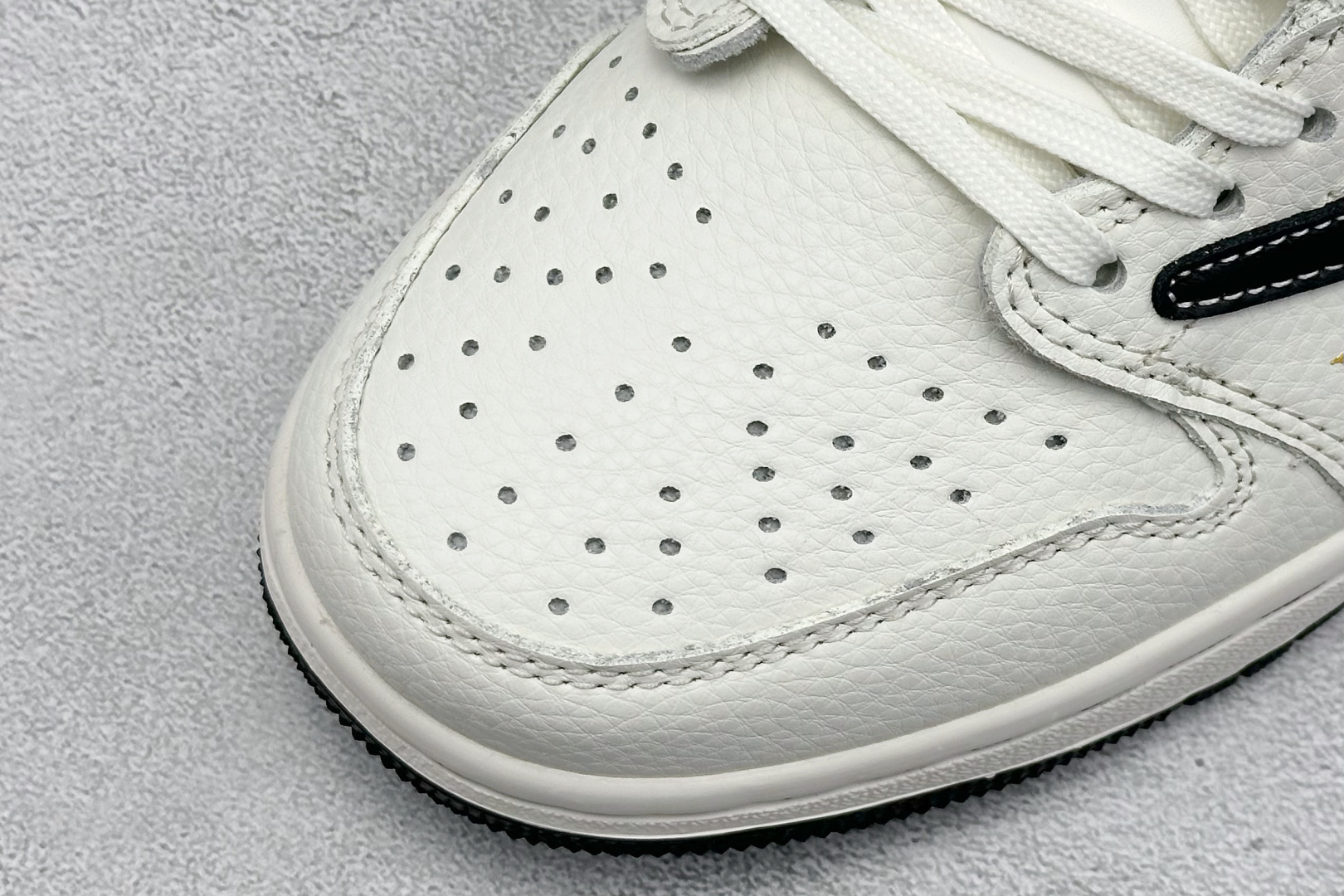 Travis Scott x Fragment Design x Air Jordan 1 Low SP AJ1 乔1 LV联名 米黑金标 低帮文化休闲板鞋 JW1188-144