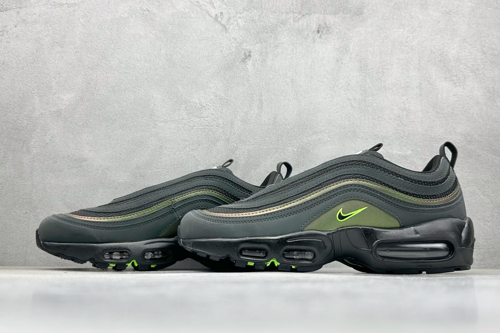 纯原Nike Air 95/97 Thunder 全掌气垫复古子弹跑步鞋 II1711-900-莆田鞋,莆田鞋货源,高仿鞋,高仿鞋货源,安福档口,莆田高仿鞋,莆田鞋批发,高仿鞋批发,莆田高仿运动鞋,高仿运动鞋,莆田运动鞋 纯原Nike Air 95/97 Thunder 全掌气垫复古子弹跑步鞋 II1711-900