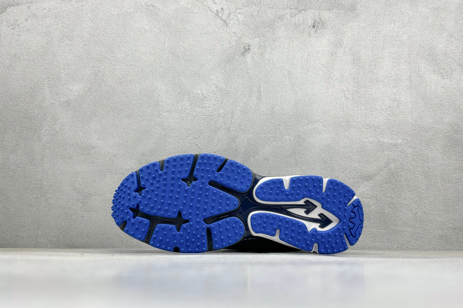 380 牌 Off-White 仍需要不断更新符合当下潮流时尚的复古运动鞋款 OMIA295F24FAB-001-Chinese UA Cheap High Quatity Brand Clothes Bags handbags Sneakers wholesale wholesaler seller from China Factory suppliers Fashion Clothing Shoes best Quality Beautiful Price 380 牌 Off-White 仍需要不断更新符合当下潮流时尚的复古运动鞋款 OMIA295F24FAB-001