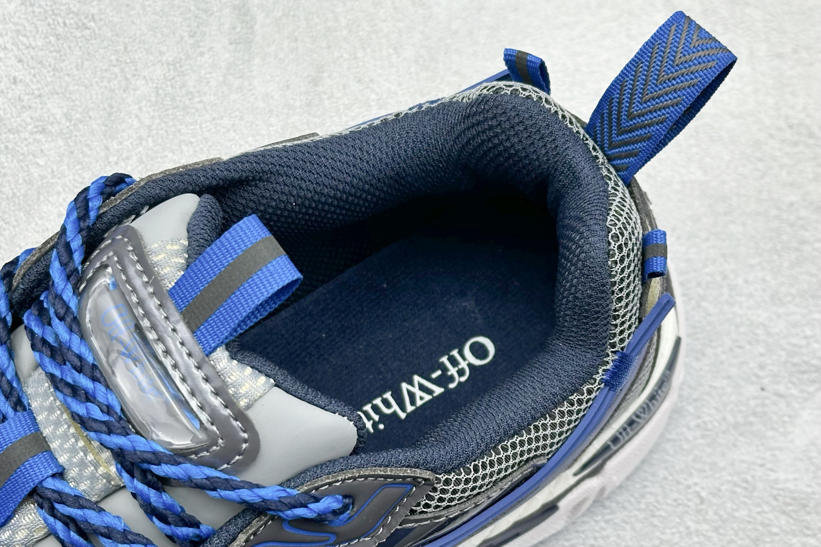 380 牌 Off-White 仍需要不断更新符合当下潮流时尚的复古运动鞋款 OMIA295F24FAB-001-Chinese UA Cheap High Quatity Brand Clothes Bags handbags Sneakers wholesale wholesaler seller from China Factory suppliers Fashion Clothing Shoes best Quality Beautiful Price 380 牌 Off-White 仍需要不断更新符合当下潮流时尚的复古运动鞋款 OMIA295F24FAB-001