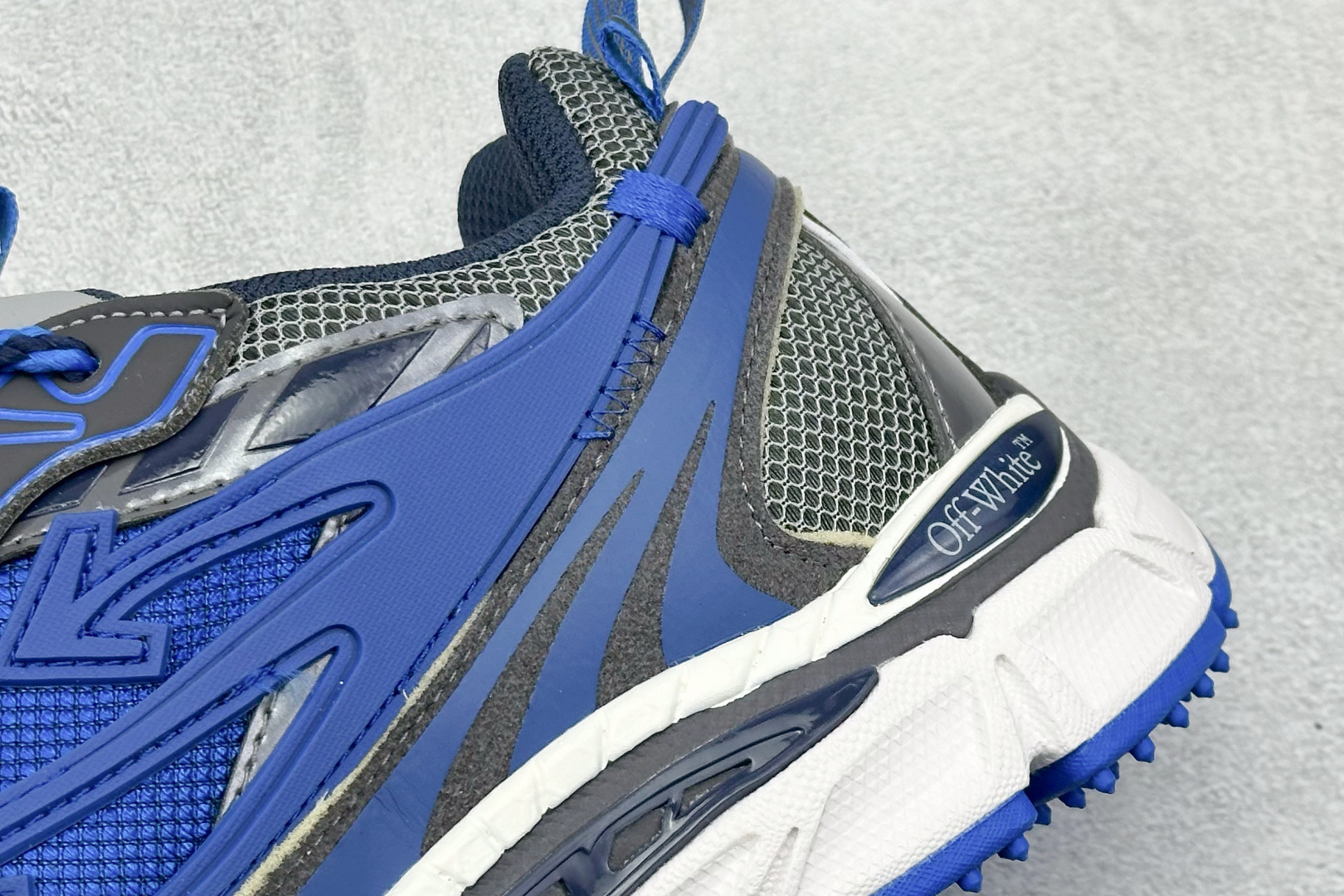 380 牌 Off-White 仍需要不断更新符合当下潮流时尚的复古运动鞋款 OMIA295F24FAB-001-Chinese UA Cheap High Quatity Brand Clothes Bags handbags Sneakers wholesale wholesaler seller from China Factory suppliers Fashion Clothing Shoes best Quality Beautiful Price 380 牌 Off-White 仍需要不断更新符合当下潮流时尚的复古运动鞋款 OMIA295F24FAB-001