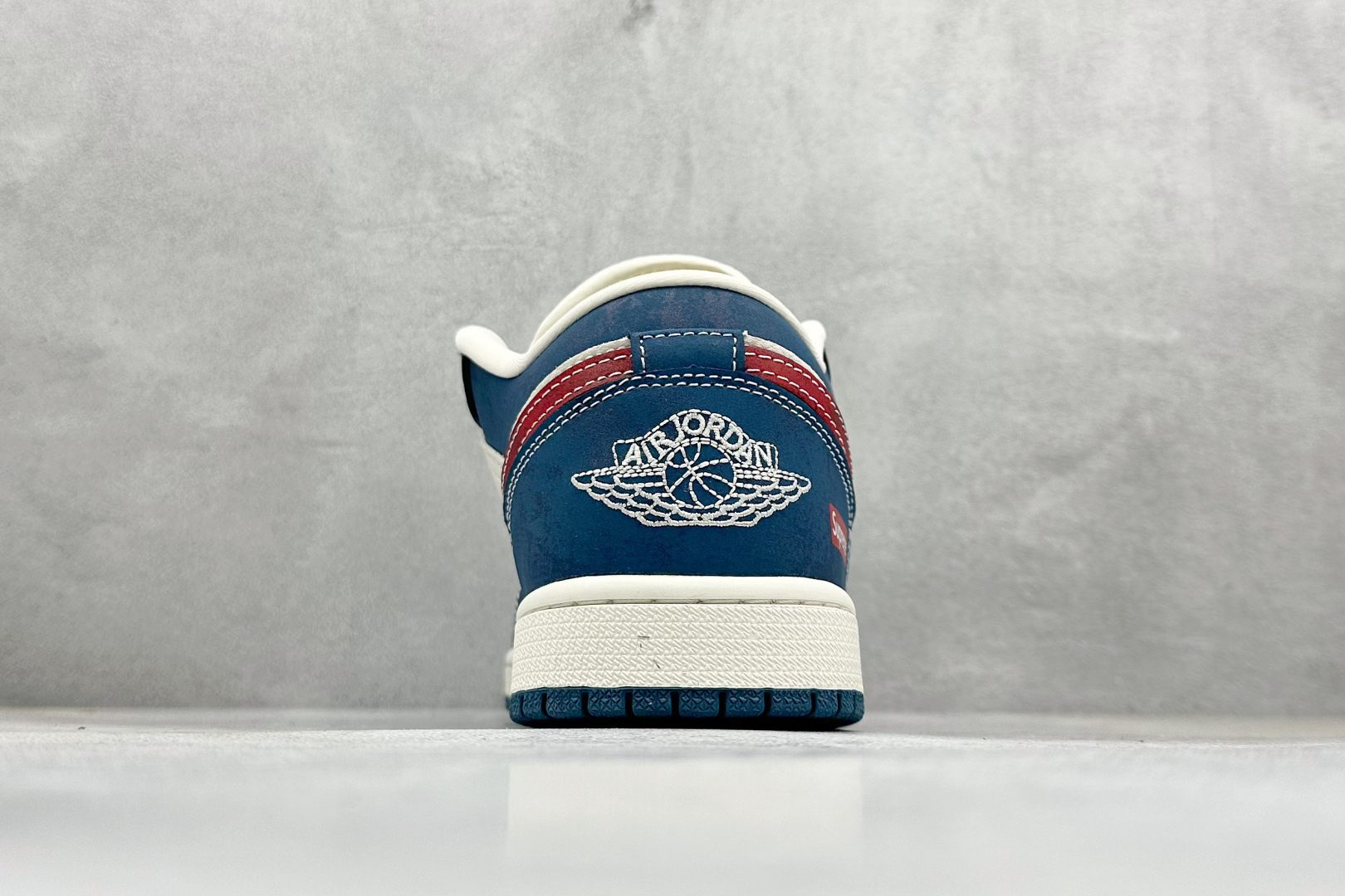 XC版Air Jordan 1 Low Sup联名 低帮休闲板鞋 QR2025-003-莆田鞋,莆田鞋货源,高仿鞋,高仿鞋货源,安福档口,莆田高仿鞋,莆田鞋批发,高仿鞋批发,莆田高仿运动鞋,高仿运动鞋,莆田运动鞋 XC版Air Jordan 1 Low Sup联名 低帮休闲板鞋 QR2025-003