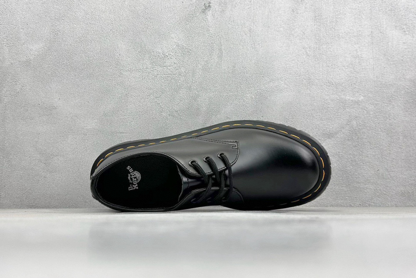 180 Dr.Martens 马汀博士经典款 马丁靴系列 哑光面 黑色硬皮