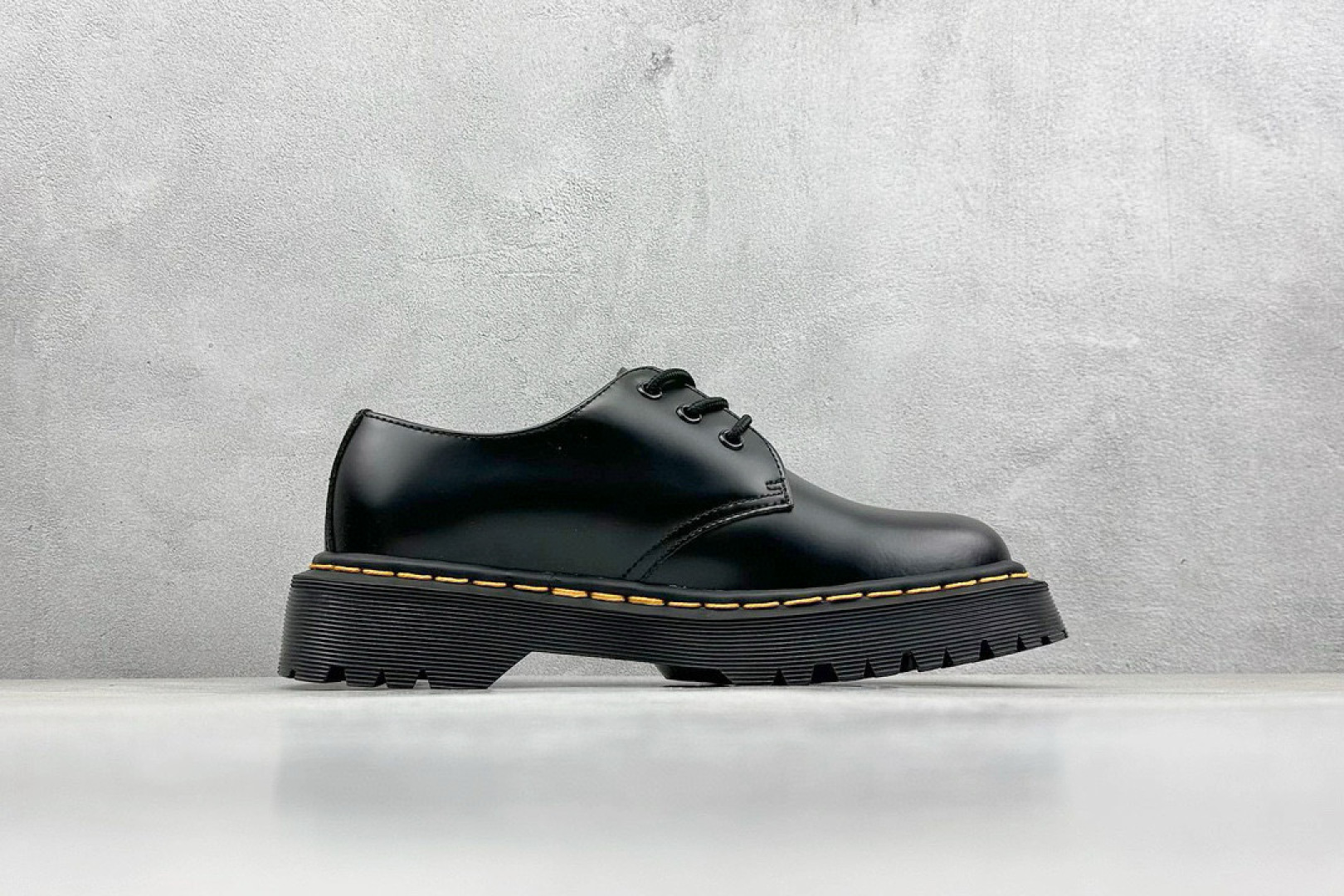 180 Dr.Martens 马汀博士经典款 马丁靴系列 哑光面 黑色硬皮