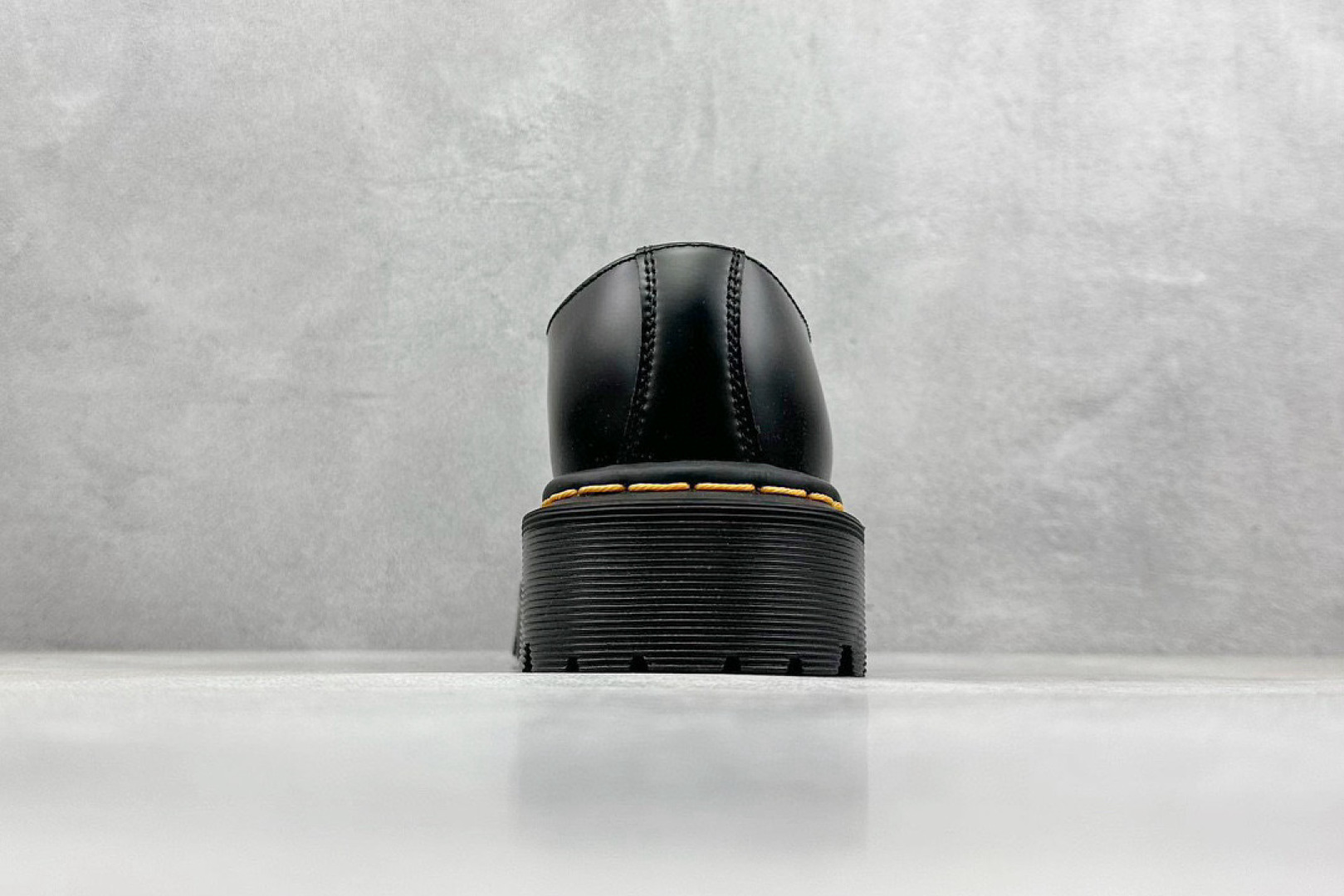 180 Dr.Martens 马汀博士经典款 马丁靴系列 哑光面 黑色硬皮