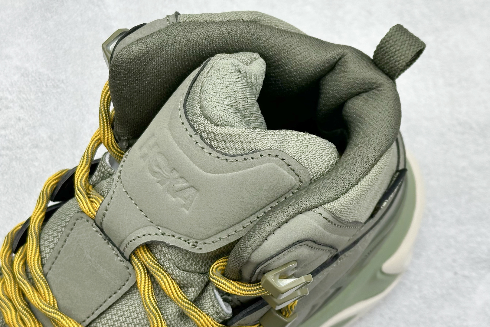 260 HOKA ONE ONE KAHA 3 HIGH GTX 高帮专业越野跑步鞋 1162530/SMLK