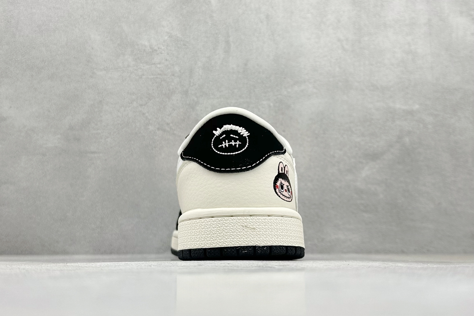 280 Travis Scott x Nike Air Jordan 1 Low x LABUBU Air Jordan 1 Low 反转黑白小勾拉布布倒钩 DX1888-096-Chinese UA Cheap High Quatity Brand Clothes Bags handbags Sneakers wholesale wholesaler seller from China Factory suppliers Fashion Clothing Shoes best Quality Beautiful Price 280 Travis Scott x Nike Air Jordan 1 Low x LABUBU Air Jordan 1 Low 反转黑白小勾拉布布倒钩 DX1888-096