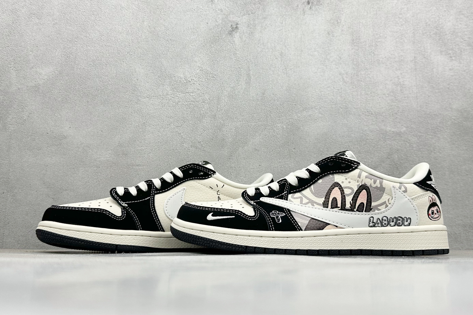 280 Travis Scott x Nike Air Jordan 1 Low x LABUBU Air Jordan 1 Low 反转黑白小勾拉布布倒钩 DX1888-096-Chinese UA Cheap High Quatity Brand Clothes Bags handbags Sneakers wholesale wholesaler seller from China Factory suppliers Fashion Clothing Shoes best Quality Beautiful Price 280 Travis Scott x Nike Air Jordan 1 Low x LABUBU Air Jordan 1 Low 反转黑白小勾拉布布倒钩 DX1888-096
