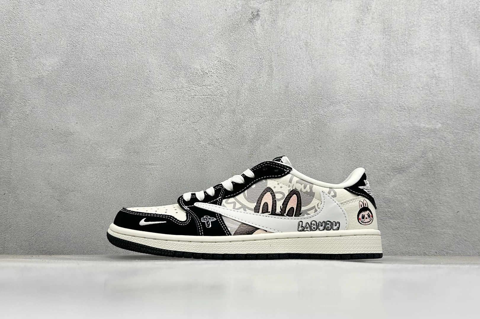 280 Travis Scott x Nike Air Jordan 1 Low x LABUBU Air Jordan 1 Low 反转黑白小勾拉布布倒钩 DX1888-096-Chinese UA Cheap High Quatity Brand Clothes Bags handbags Sneakers wholesale wholesaler seller from China Factory suppliers Fashion Clothing Shoes best Quality Beautiful Price 280 Travis Scott x Nike Air Jordan 1 Low x LABUBU Air Jordan 1 Low 反转黑白小勾拉布布倒钩 DX1888-096