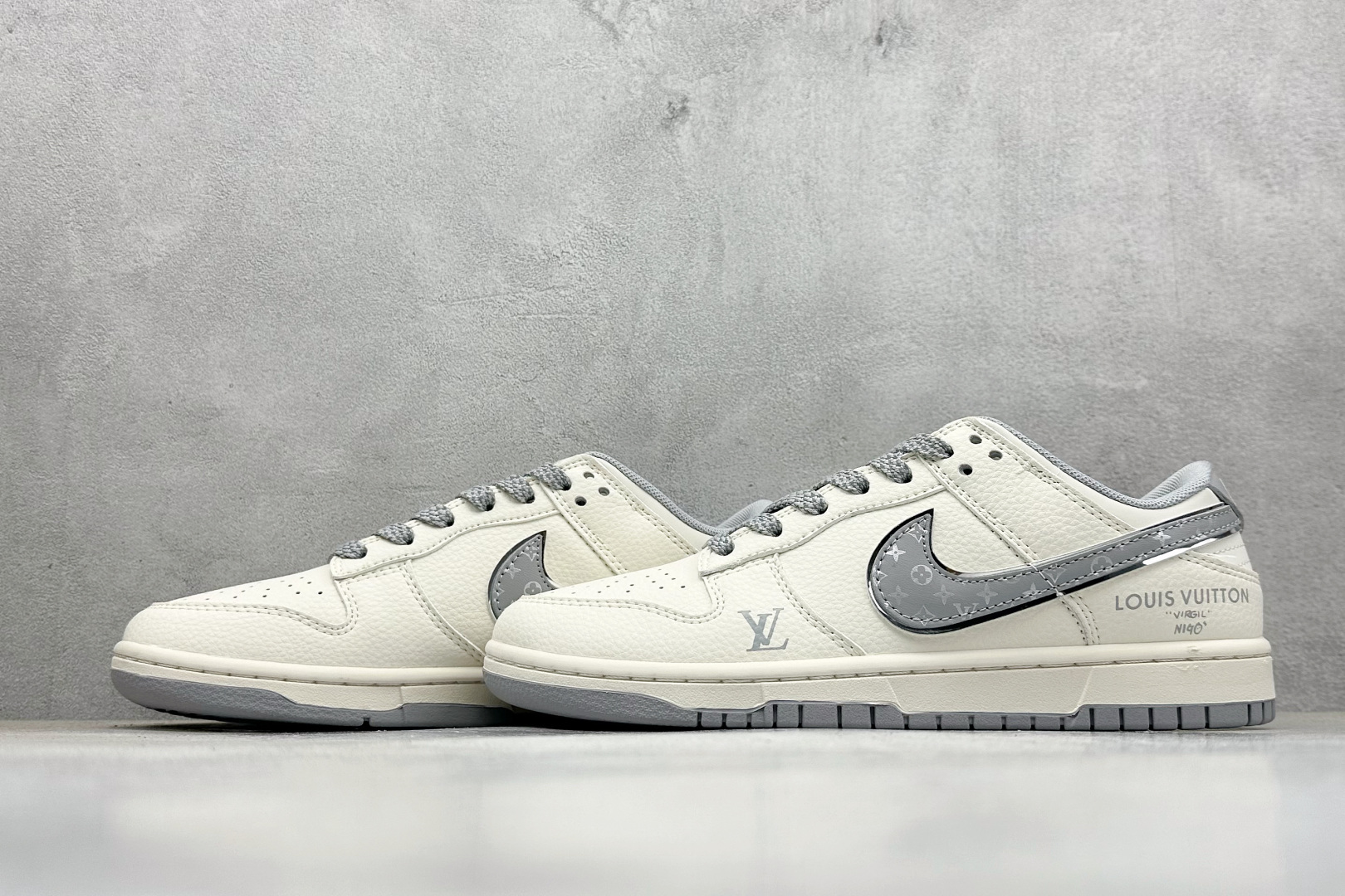 Nike SB Dunk Low x Louis Vuitton 白灰 JY6988-113-莆田鞋,莆田鞋货源,高仿鞋,高仿鞋货源,安福档口,莆田高仿鞋,莆田鞋批发,高仿鞋批发,莆田高仿运动鞋,高仿运动鞋,莆田运动鞋 Nike SB Dunk Low x Louis Vuitton 白灰 JY6988-113