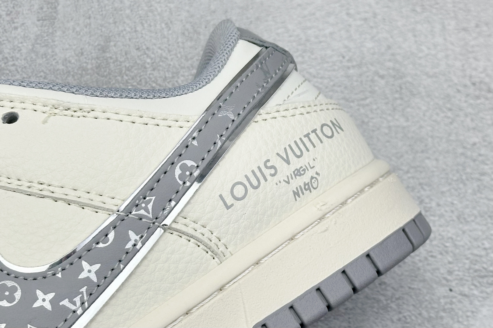 Nike SB Dunk Low x Louis Vuitton 白灰 JY6988-113-莆田鞋,莆田鞋货源,高仿鞋,高仿鞋货源,安福档口,莆田高仿鞋,莆田鞋批发,高仿鞋批发,莆田高仿运动鞋,高仿运动鞋,莆田运动鞋 Nike SB Dunk Low x Louis Vuitton 白灰 JY6988-113