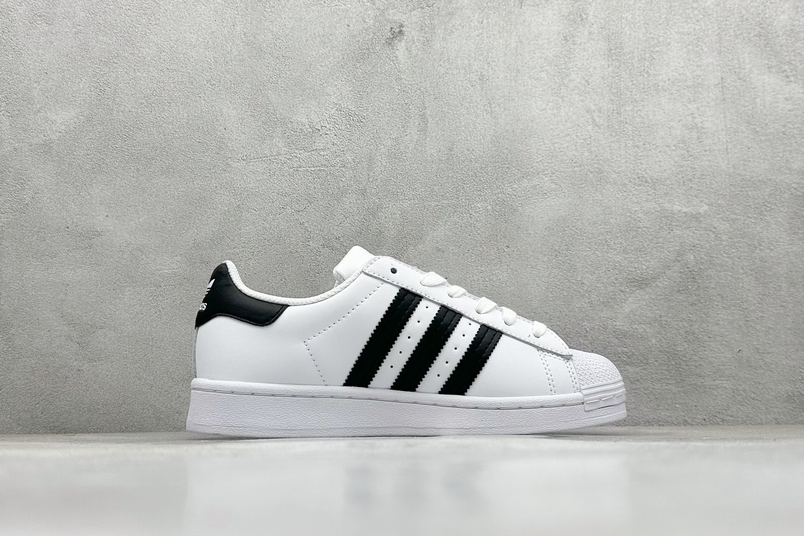 140 Adidas Originals Superstar 贝壳头 EG4958