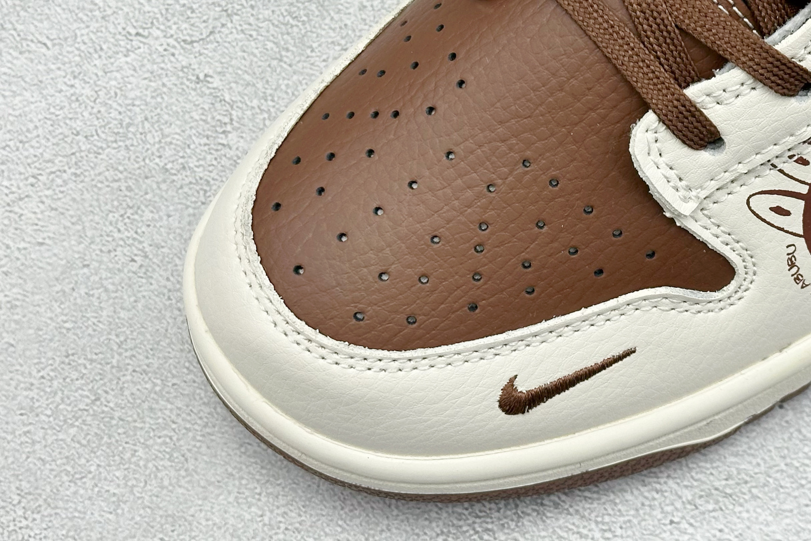 XC版Nike SB Dunk Low“ 棕拉布布” 周年高端定制 低帮休闲板鞋 SR2025-007-莆田鞋,莆田鞋货源,高仿鞋,高仿鞋货源,安福档口,莆田高仿鞋,莆田鞋批发,高仿鞋批发,莆田高仿运动鞋,高仿运动鞋,莆田运动鞋 XC版Nike SB Dunk Low“ 棕拉布布” 周年高端定制 低帮休闲板鞋 SR2025-007