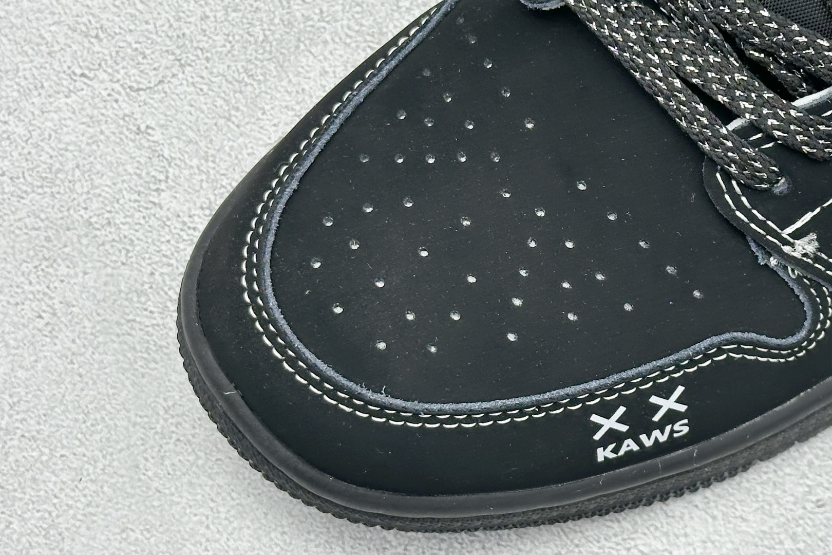 XC版Air Jordan 1 Retro Low x KAWS 黑红 QG2025-004-莆田鞋,莆田鞋货源,高仿鞋,高仿鞋货源,安福档口,莆田高仿鞋,莆田鞋批发,高仿鞋批发,莆田高仿运动鞋,高仿运动鞋,莆田运动鞋 XC版Air Jordan 1 Retro Low x KAWS 黑红 QG2025-004