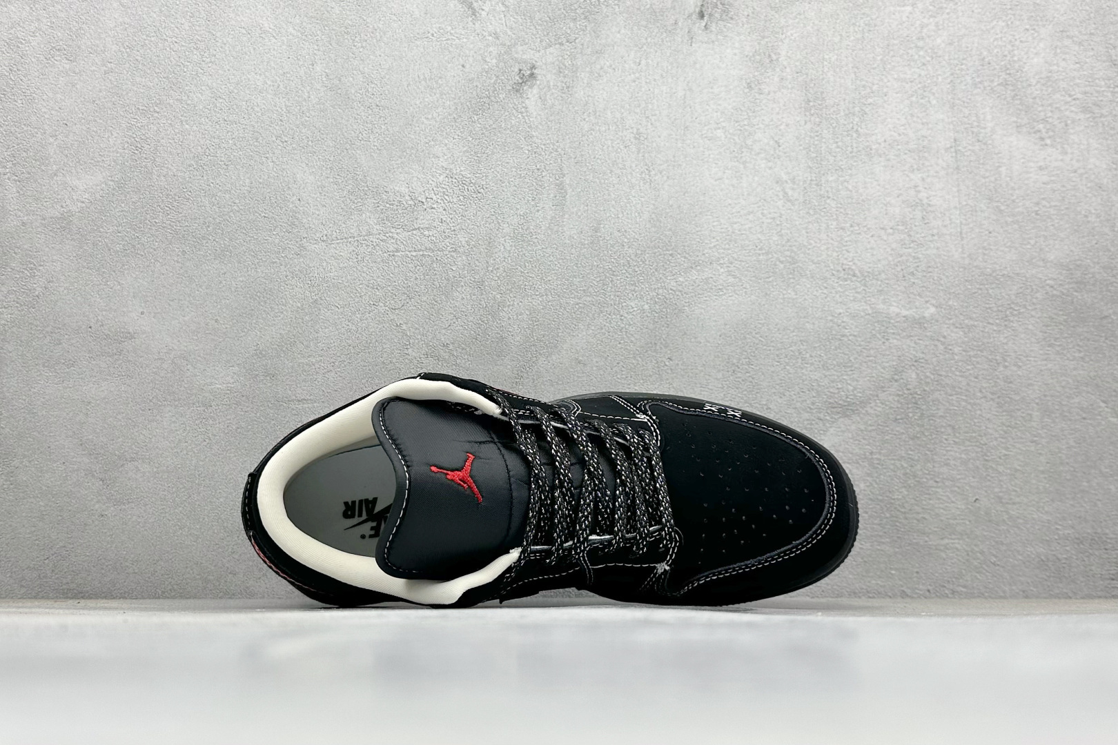 XC版Air Jordan 1 Retro Low x KAWS 黑红 QG2025-004-莆田鞋,莆田鞋货源,高仿鞋,高仿鞋货源,安福档口,莆田高仿鞋,莆田鞋批发,高仿鞋批发,莆田高仿运动鞋,高仿运动鞋,莆田运动鞋 XC版Air Jordan 1 Retro Low x KAWS 黑红 QG2025-004