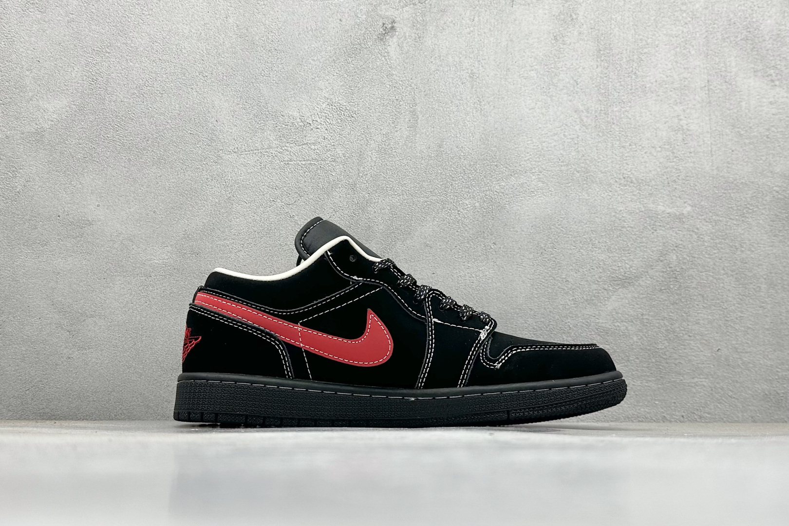 XC版Air Jordan 1 Retro Low x KAWS 黑红 QG2025-004-莆田鞋,莆田鞋货源,高仿鞋,高仿鞋货源,安福档口,莆田高仿鞋,莆田鞋批发,高仿鞋批发,莆田高仿运动鞋,高仿运动鞋,莆田运动鞋 XC版Air Jordan 1 Retro Low x KAWS 黑红 QG2025-004