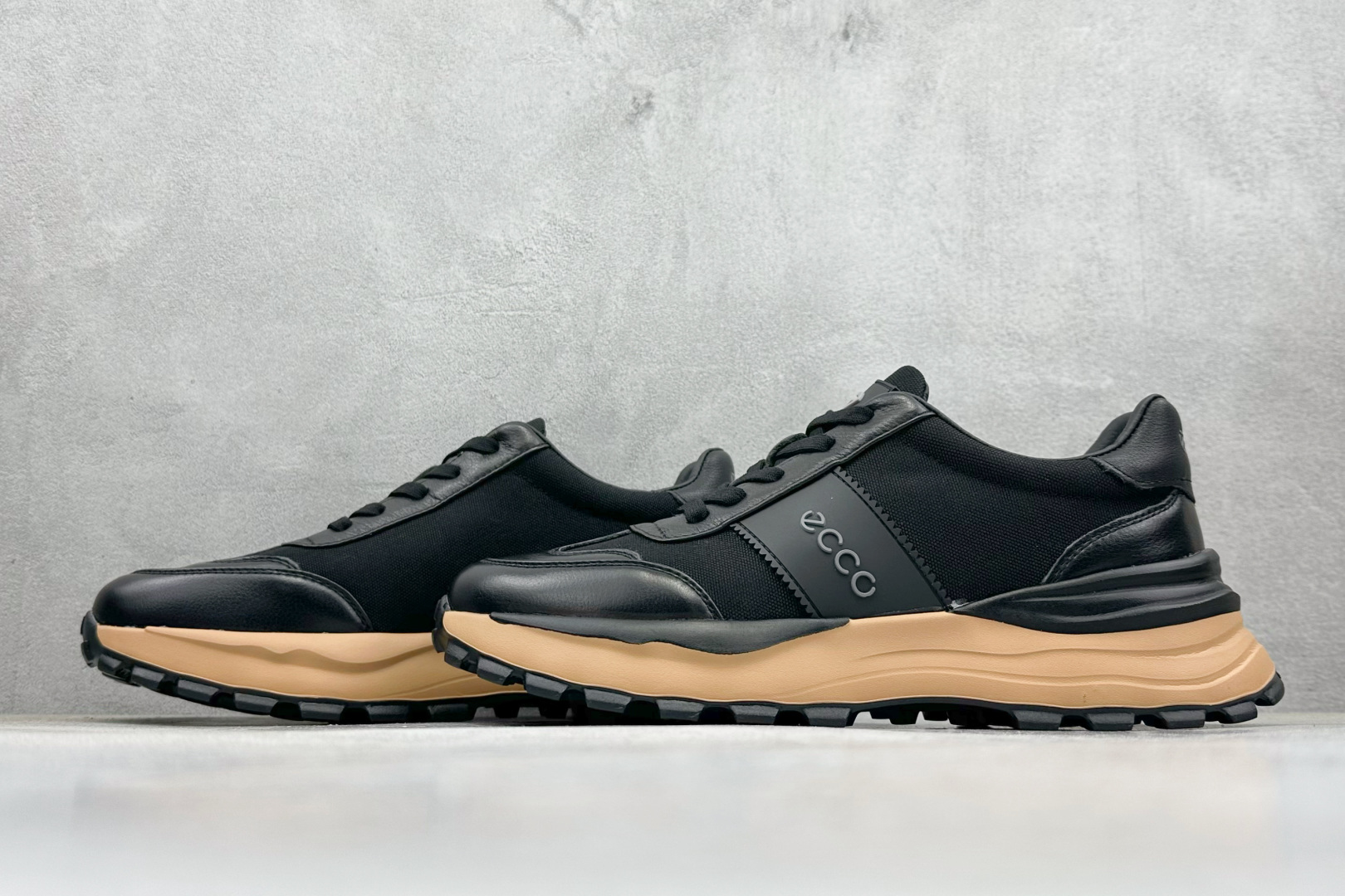 300 Ecco 爱步春季新款 柔酷7号系列 百搭轻盈休闲鞋 756558-010