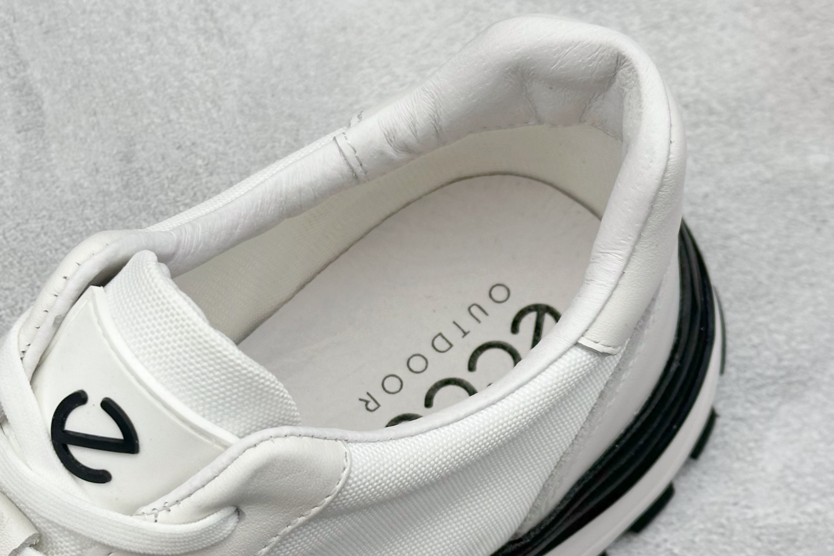 300 Ecco 爱步春季新款 柔酷7号系列 百搭轻盈休闲鞋 756558-010