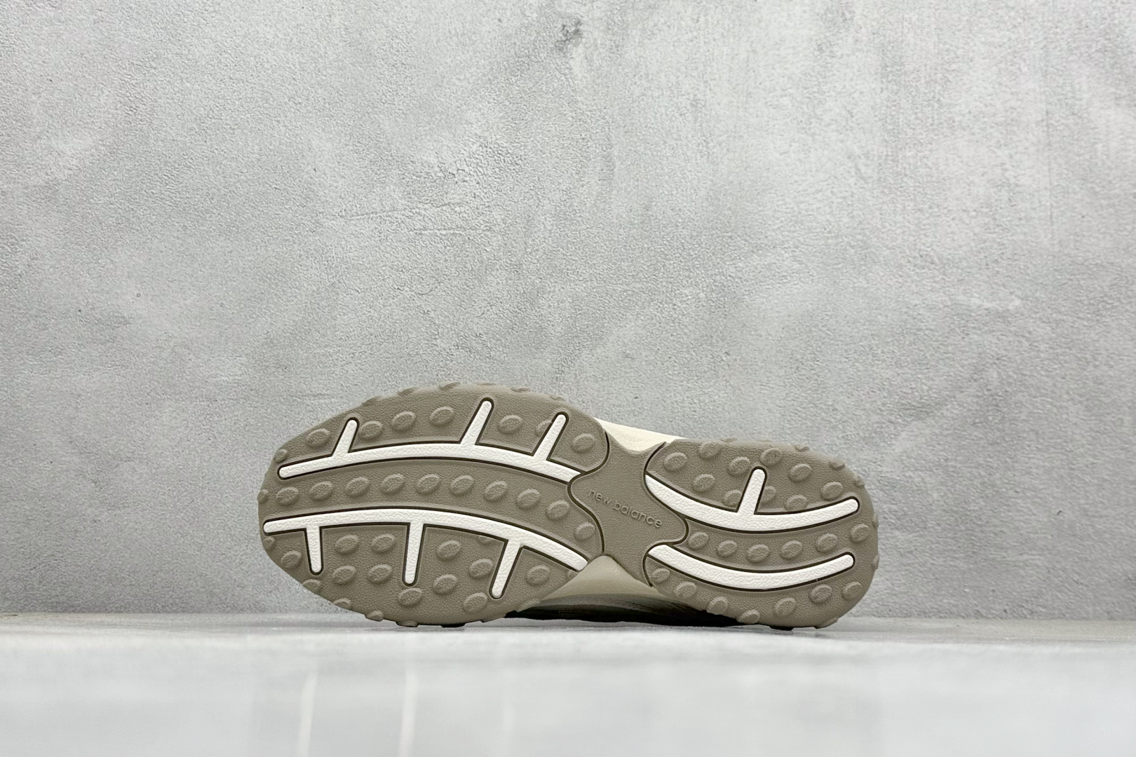 190 New Balance 204L系列 新百伦 薄底鞋 薄底皮质鞋带德训系 减震耐磨包裹性支撑轻便 低帮 生活休闲鞋 U204LMMC