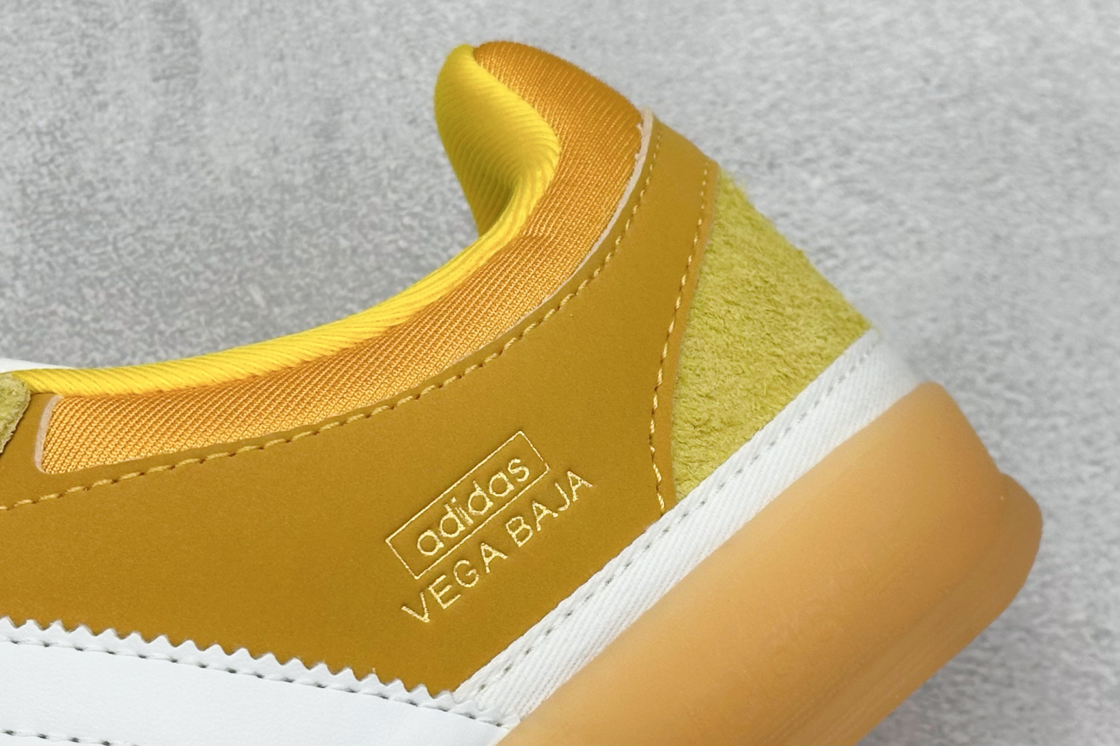 190 Bad Bunny x Adidas Gazelle Indoor 联名款 三叶草复古休闲防滑耐磨低帮板鞋 JS5051