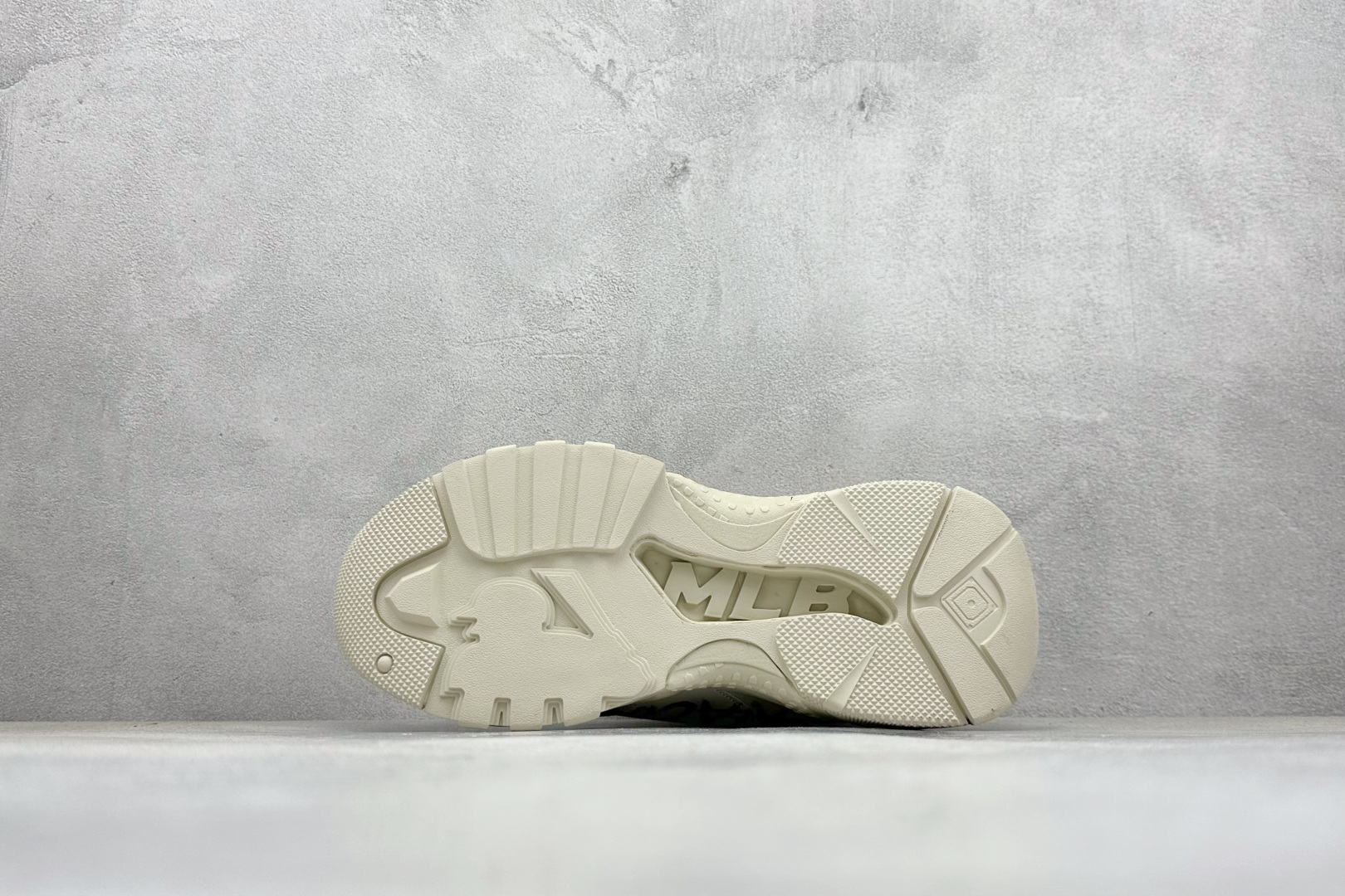 260 MLB Chunky Liner New York Yankees 涂鸦定制配色 低帮老爹风轻量增高厚底百搭休闲运动慢跑鞋 32SHC1011N(C0001)-Chinese UA Cheap High Quatity Brand Clothes Bags handbags Sneakers wholesale wholesaler seller from China Factory suppliers Fashion Clothing Shoes best Quality Beautiful Price 260 MLB Chunky Liner New York Yankees 涂鸦定制配色 低帮老爹风轻量增高厚底百搭休闲运动慢跑鞋 32SHC1011N(C0001)