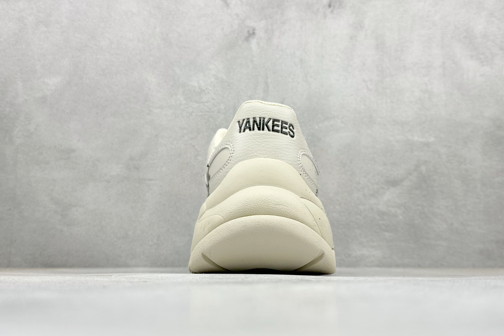 260 MLB Chunky Liner New York Yankees 涂鸦定制配色 低帮老爹风轻量增高厚底百搭休闲运动慢跑鞋 32SHC1011N(C0001)-Chinese UA Cheap High Quatity Brand Clothes Bags handbags Sneakers wholesale wholesaler seller from China Factory suppliers Fashion Clothing Shoes best Quality Beautiful Price 260 MLB Chunky Liner New York Yankees 涂鸦定制配色 低帮老爹风轻量增高厚底百搭休闲运动慢跑鞋 32SHC1011N(C0001)