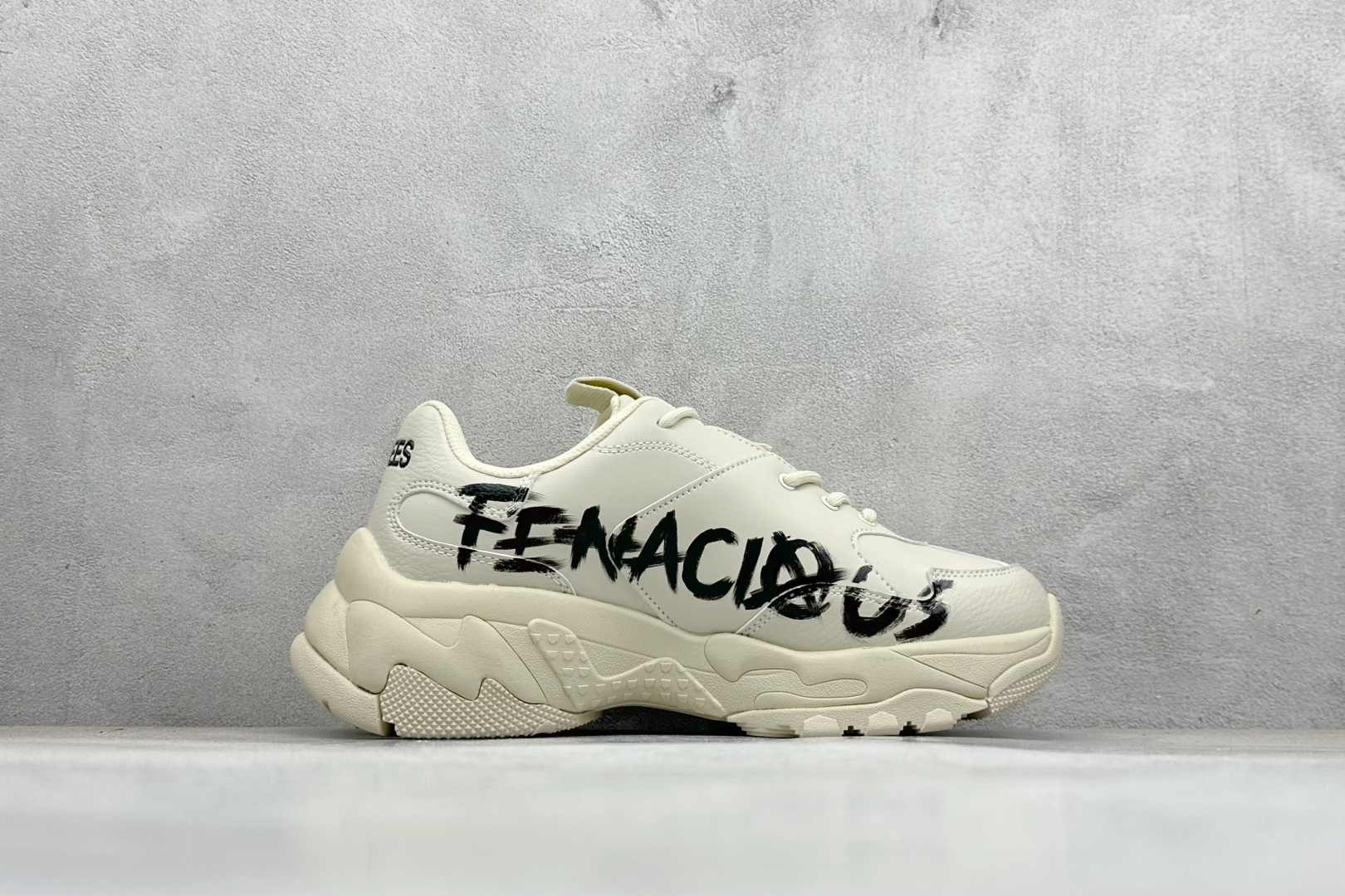 260 MLB Chunky Liner New York Yankees 涂鸦定制配色 低帮老爹风轻量增高厚底百搭休闲运动慢跑鞋 32SHC1011N(C0001)-Chinese UA Cheap High Quatity Brand Clothes Bags handbags Sneakers wholesale wholesaler seller from China Factory suppliers Fashion Clothing Shoes best Quality Beautiful Price 260 MLB Chunky Liner New York Yankees 涂鸦定制配色 低帮老爹风轻量增高厚底百搭休闲运动慢跑鞋 32SHC1011N(C0001)