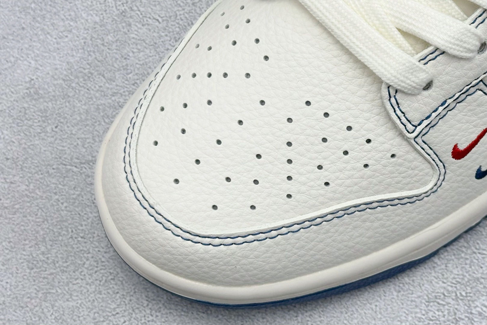 Nike SB Dunk Low x Superme 白蓝牛仔双小勾 JP1628-016