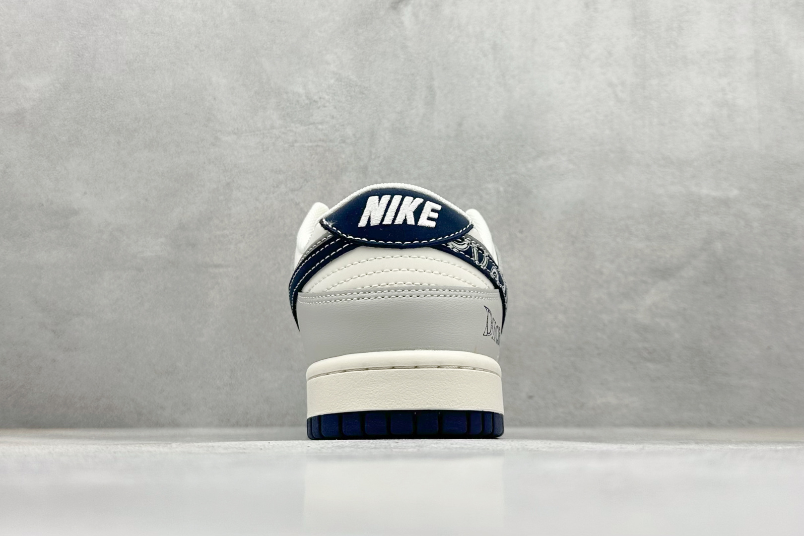 Nike SB Dunk Low x DIOR 白灰小勾 HS2506-221