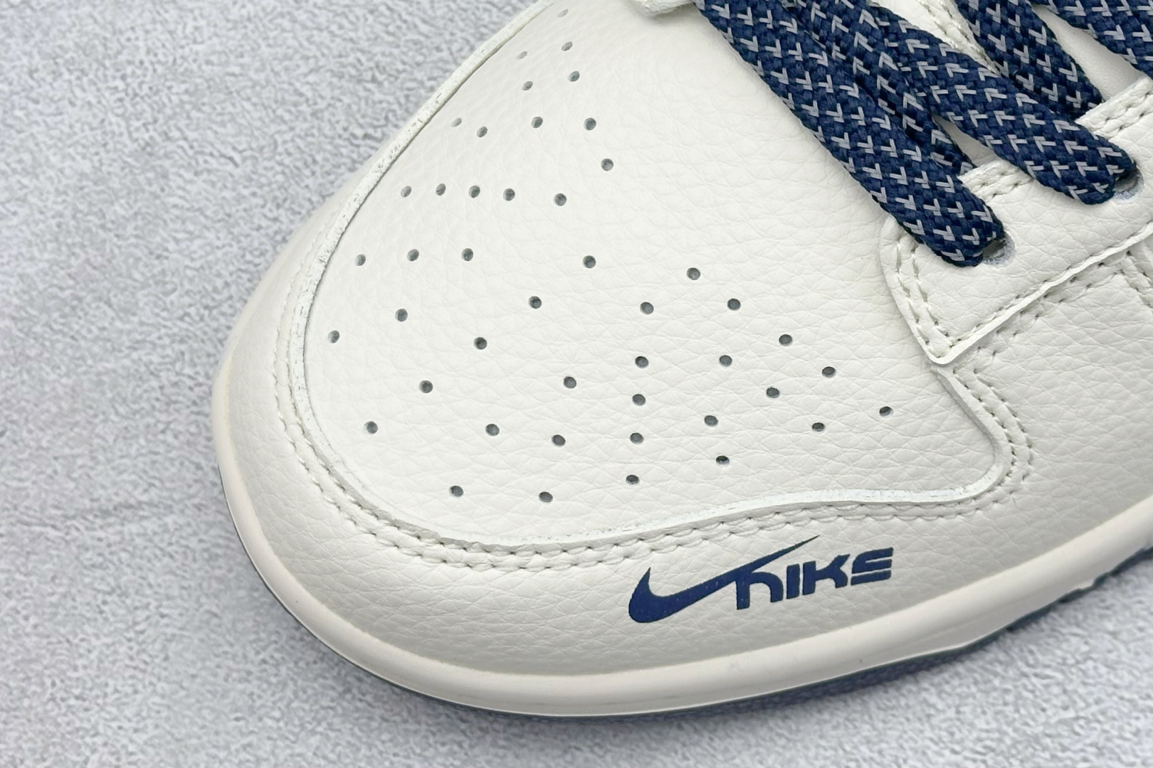 Nike SB Dunk Low x DIOR 白灰小勾 HS2506-221