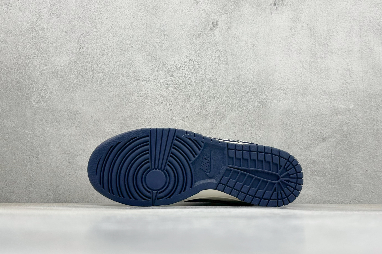 Nike SB Dunk Low x DIOR 白灰小勾 HS2506-221