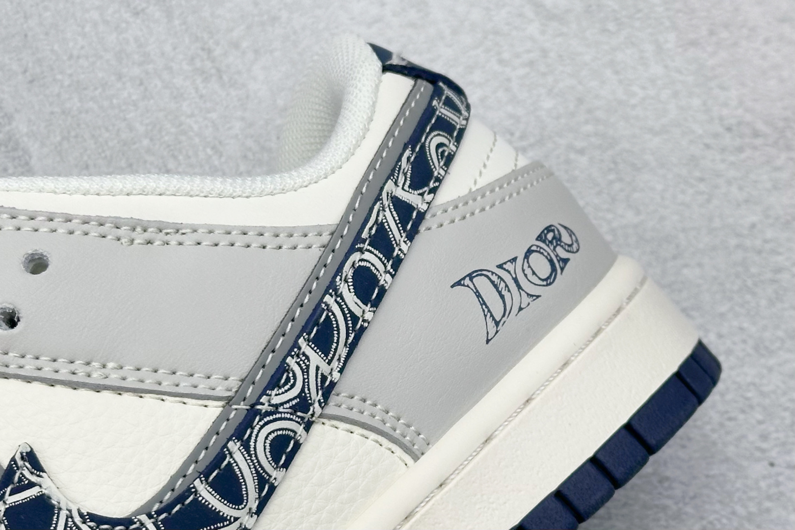 Nike SB Dunk Low x DIOR 白灰小勾 HS2506-221