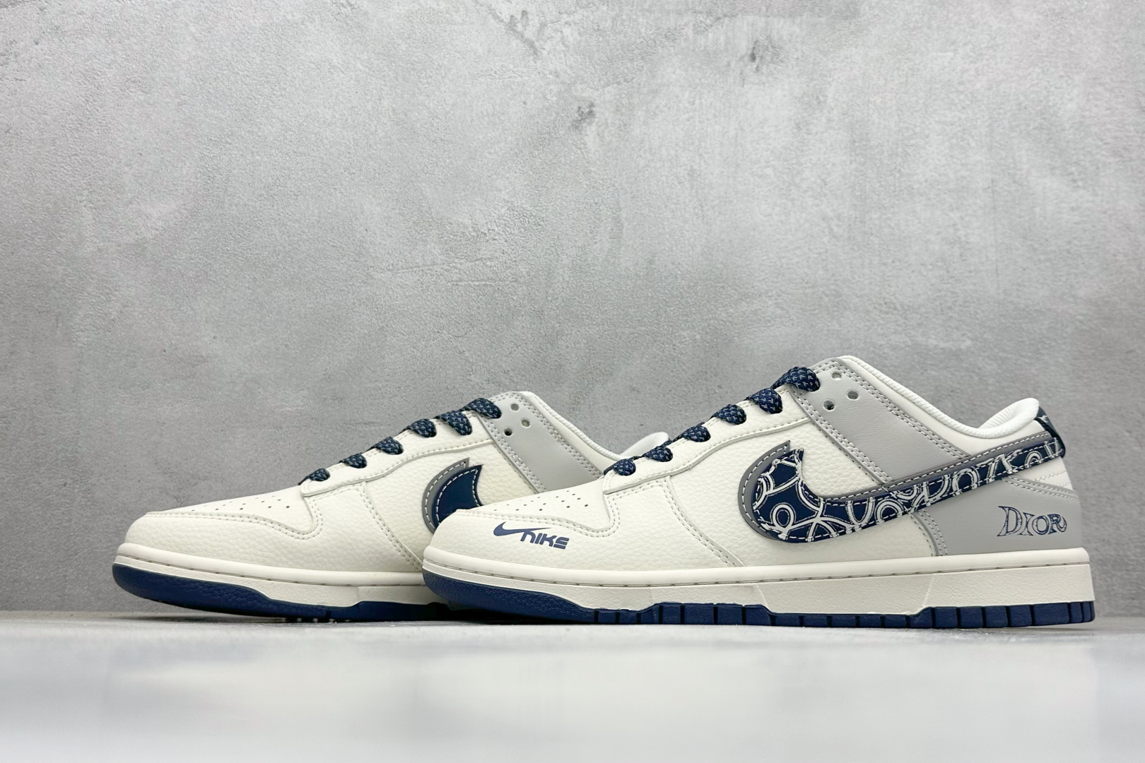 Nike SB Dunk Low x DIOR 白灰小勾 HS2506-221