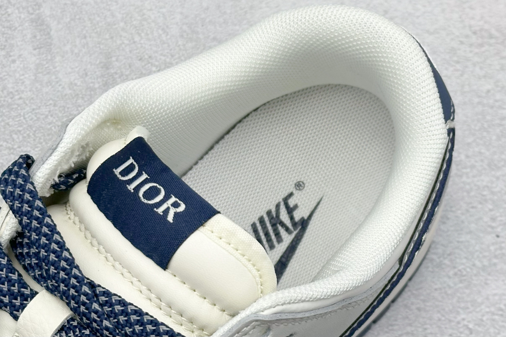 Nike SB Dunk Low x DIOR 白灰小勾 HS2506-221