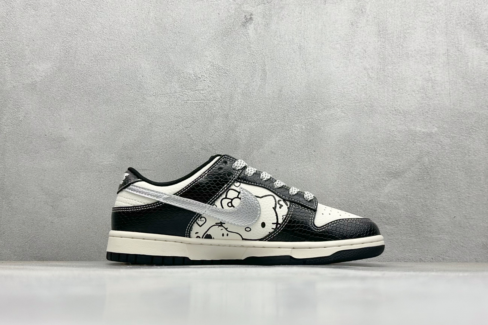 Nike SB Dunk Low x Superme 黑白小勾 HS2506-231